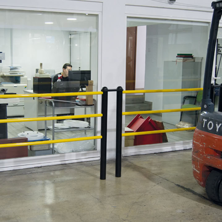 • Es la mejor opción para proteger la parte interior de puertas y esquinas.  • Además es una solución ideal para zonas de reducido tamaño que necesiten protección. 